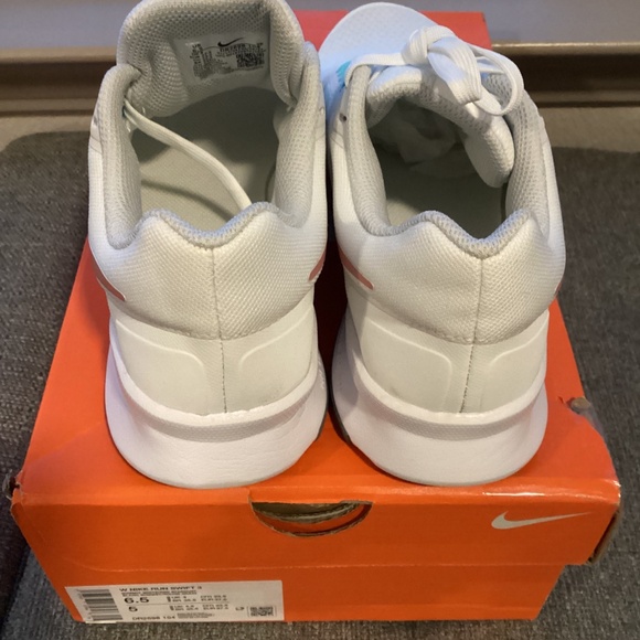 Nike Women’s Run Swift 3 Running Sneakers, size 6.5 - Picture 2 of 11